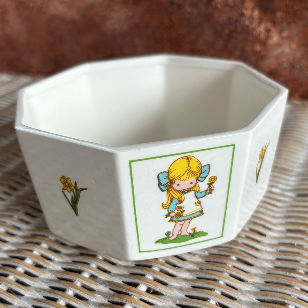 Joan Walsh Anglund 1976 octagonal bowl or planter